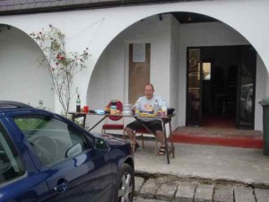 Dining in style..........outside