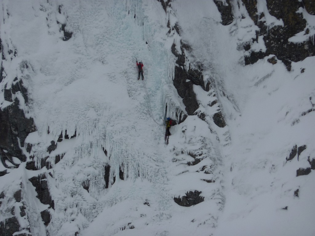 Beforesetting off on the Eastern Traverse, we stopped for a drink and some Haribo, and got some great views of this team on Indicator Wall (V 4)